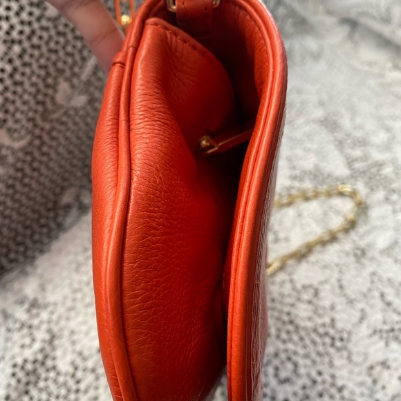 AUTHENTIC TORY BURCH LEATHER CROSSBODY SLING - Picture 14 of 16